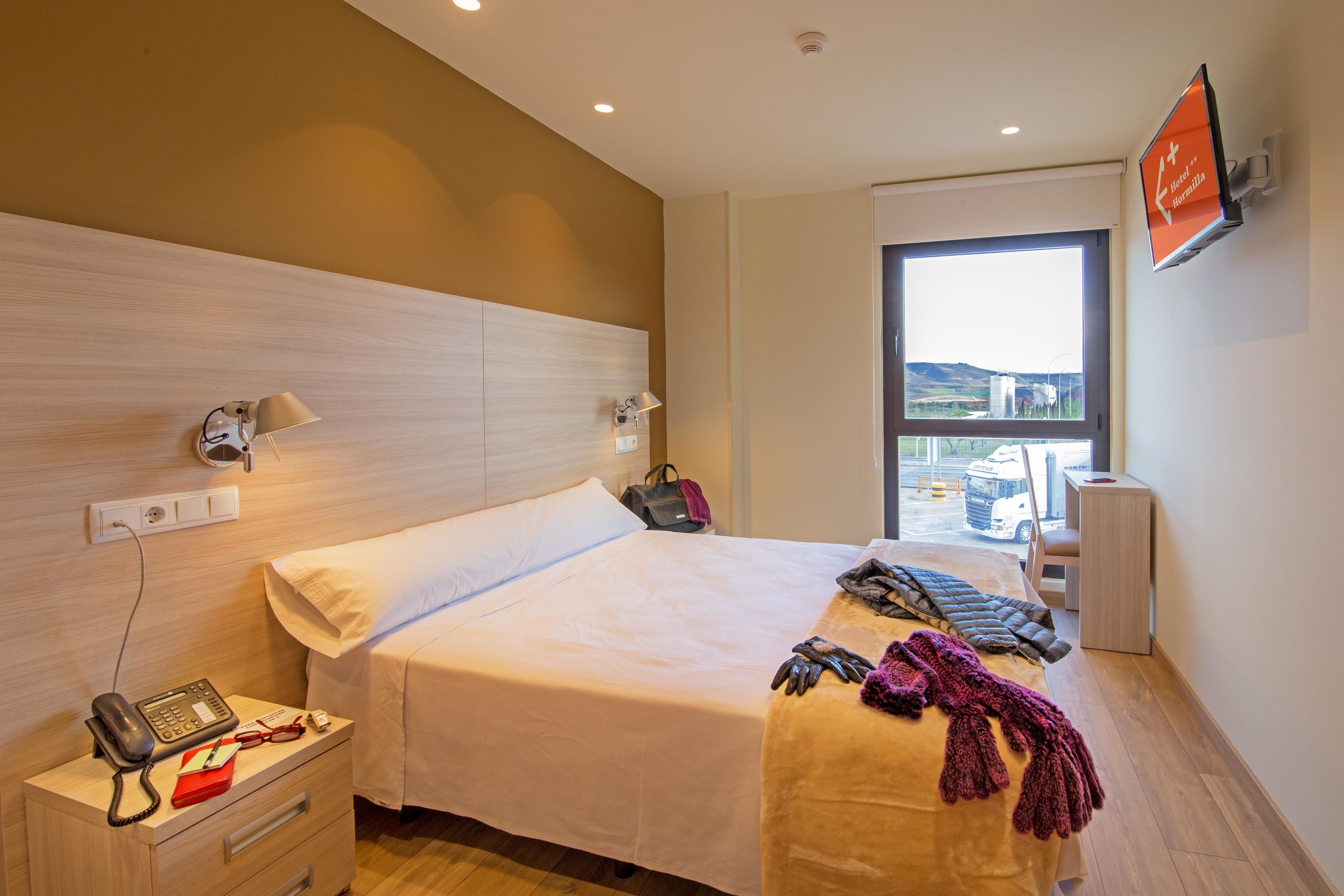 single room | 18 bedrooms, egyptian cotton sheets, premium bedding