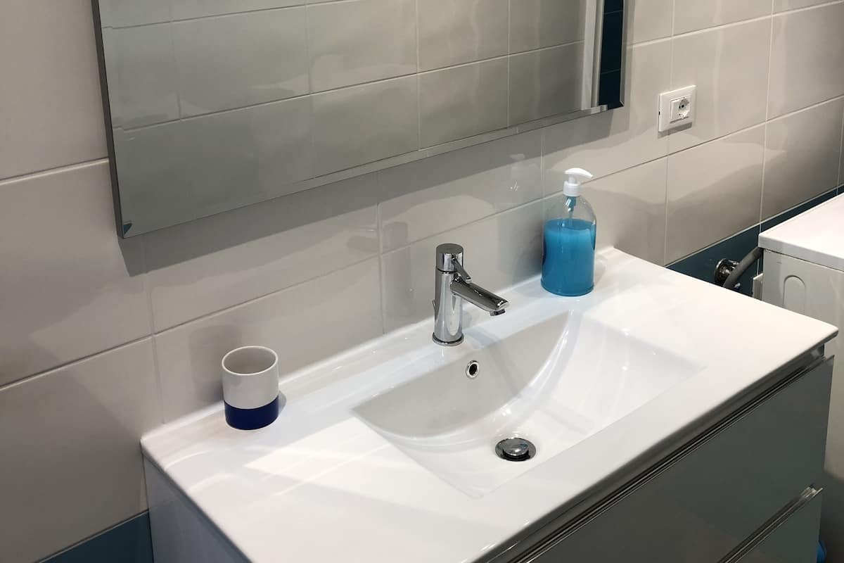 Double Room | Bathroom sink