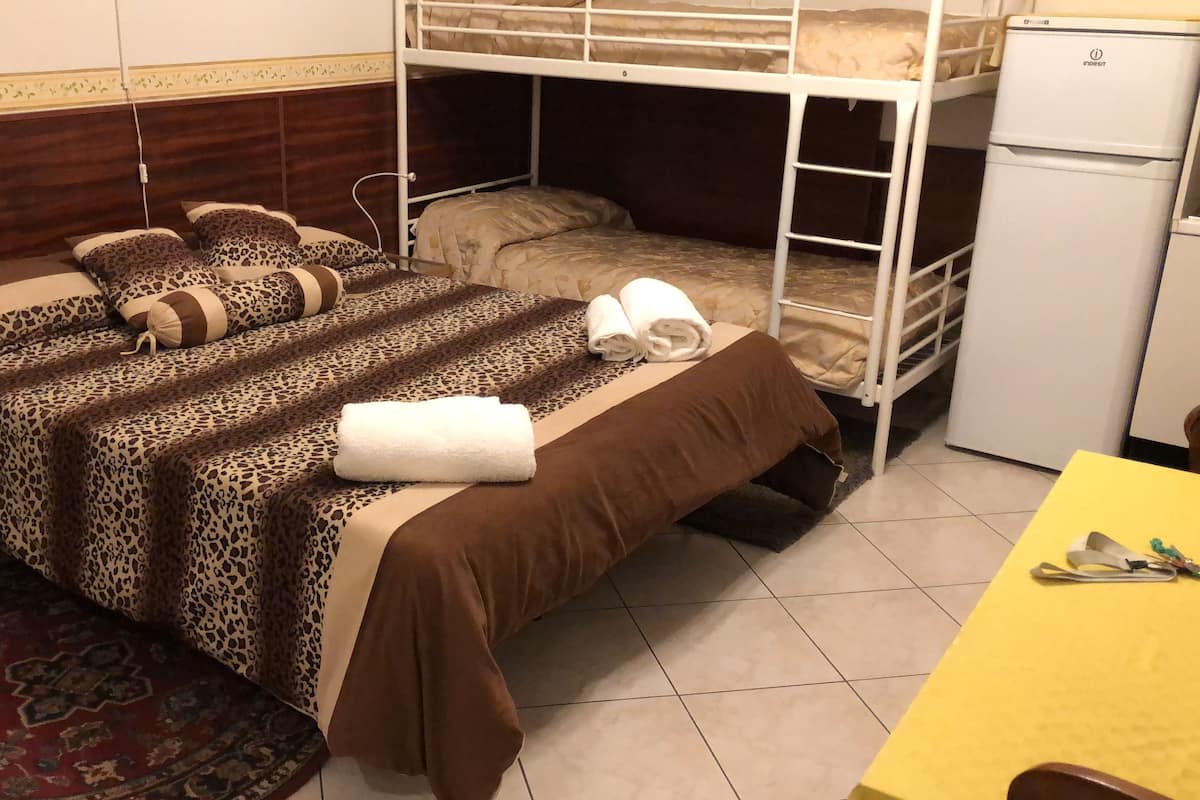 Cunas, wifi gratis y ropa de cama 