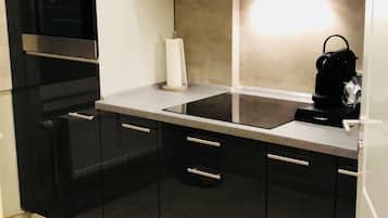 Refrigerador, microondas, horno, placa de cocina