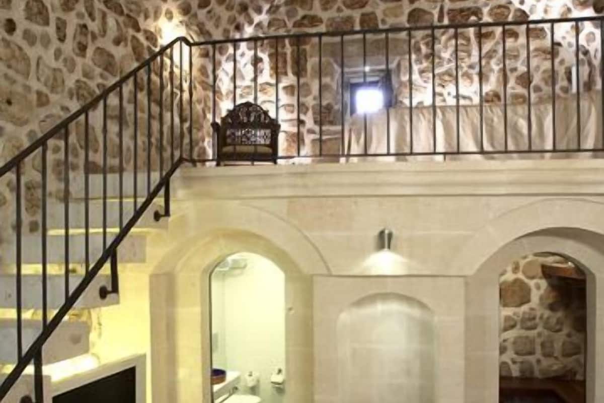 Luxury Room, Non Smoking | 1 bedroom, in-room safe, soundproofing, free WiFi