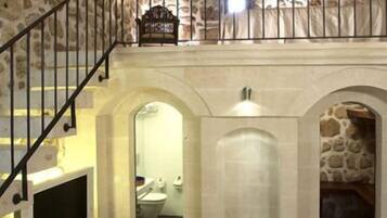 Luxury Room, Non Smoking | In-room safe, soundproofing, free WiFi