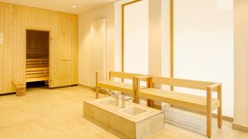 Soins du visage, soins de manucure et de pédicure, massages