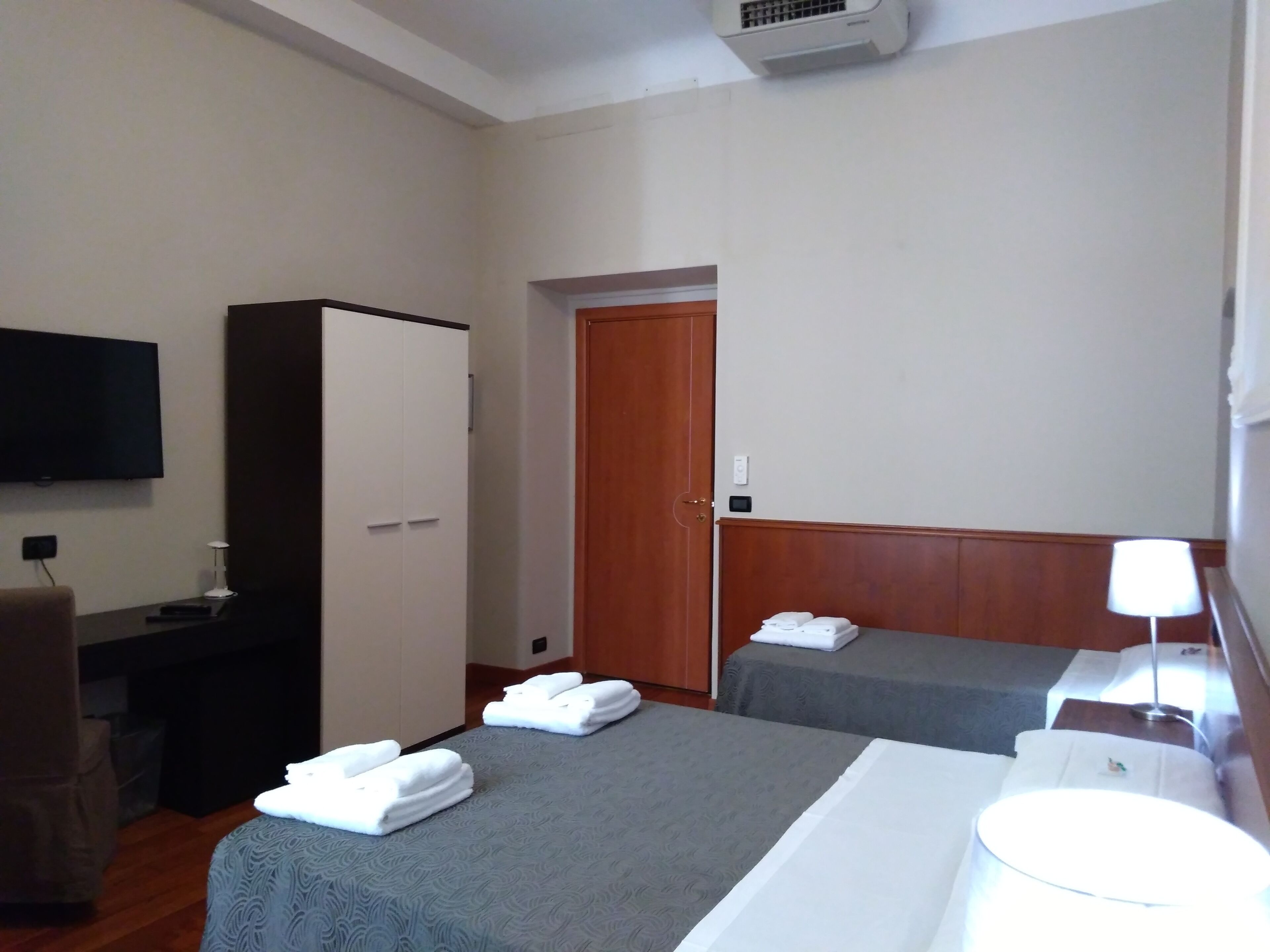 triple room | minibar, in-room safe, desk, blackout curtains