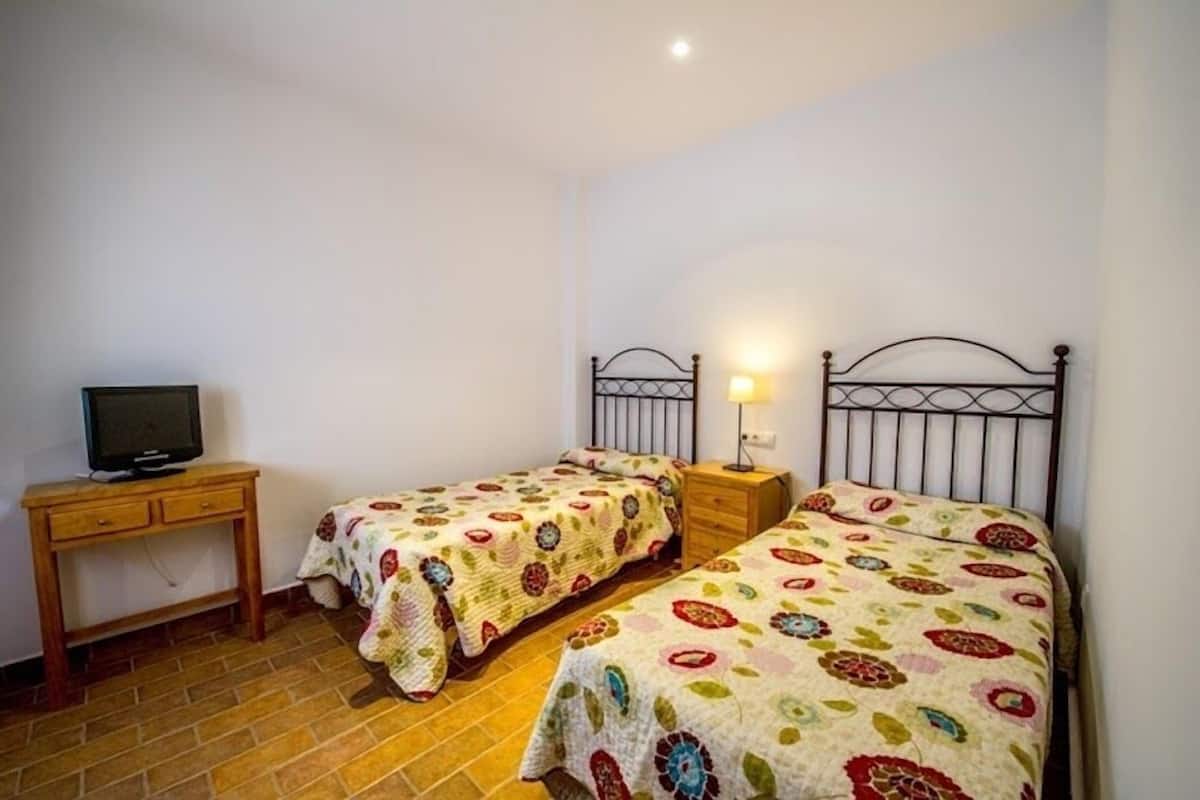 1 bedroom, iron/ironing board, free cribs/infant beds, free WiFi