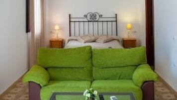 Studio | 1 bedroom, iron/ironing board, free cots/infant beds, free WiFi