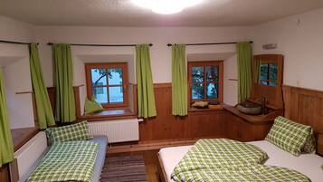 House, Mountain View | 7 bedrooms, iron/ironing board, rollaway beds, free WiFi