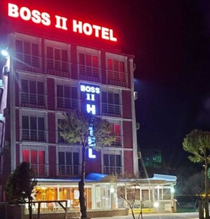 Front of property - Boss II Hotel (Eceabat)
