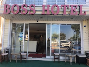Front of property - Boss Hotel (Eceabat)