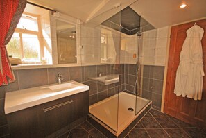 Family Suite | Bathroom shower - Dannah Farm Country House (Belper)