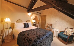 Suite Keluarga | Minibar, setrika/meja setrika, Wi-Fi gratis, dan seprai linen