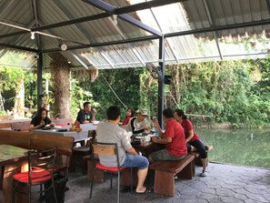 Tägliches inbegriffenes nach Wunsch zubereitetes Frühstück