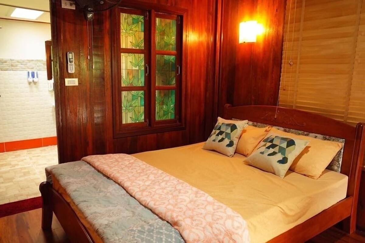 Double Room | Minibar, rollaway beds, bed sheets