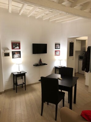 Apartment, 1 Schlafzimmer (Duplex) | Wohnzimmer | Flachbildfernseher