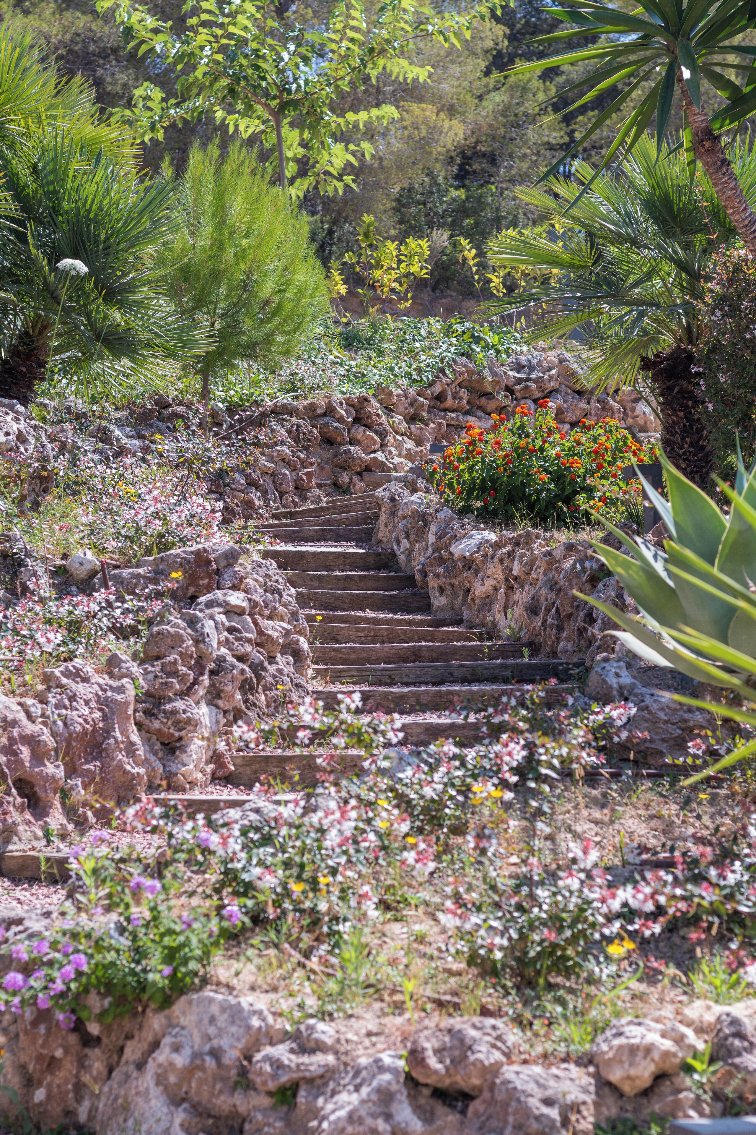 outdoor banquet area