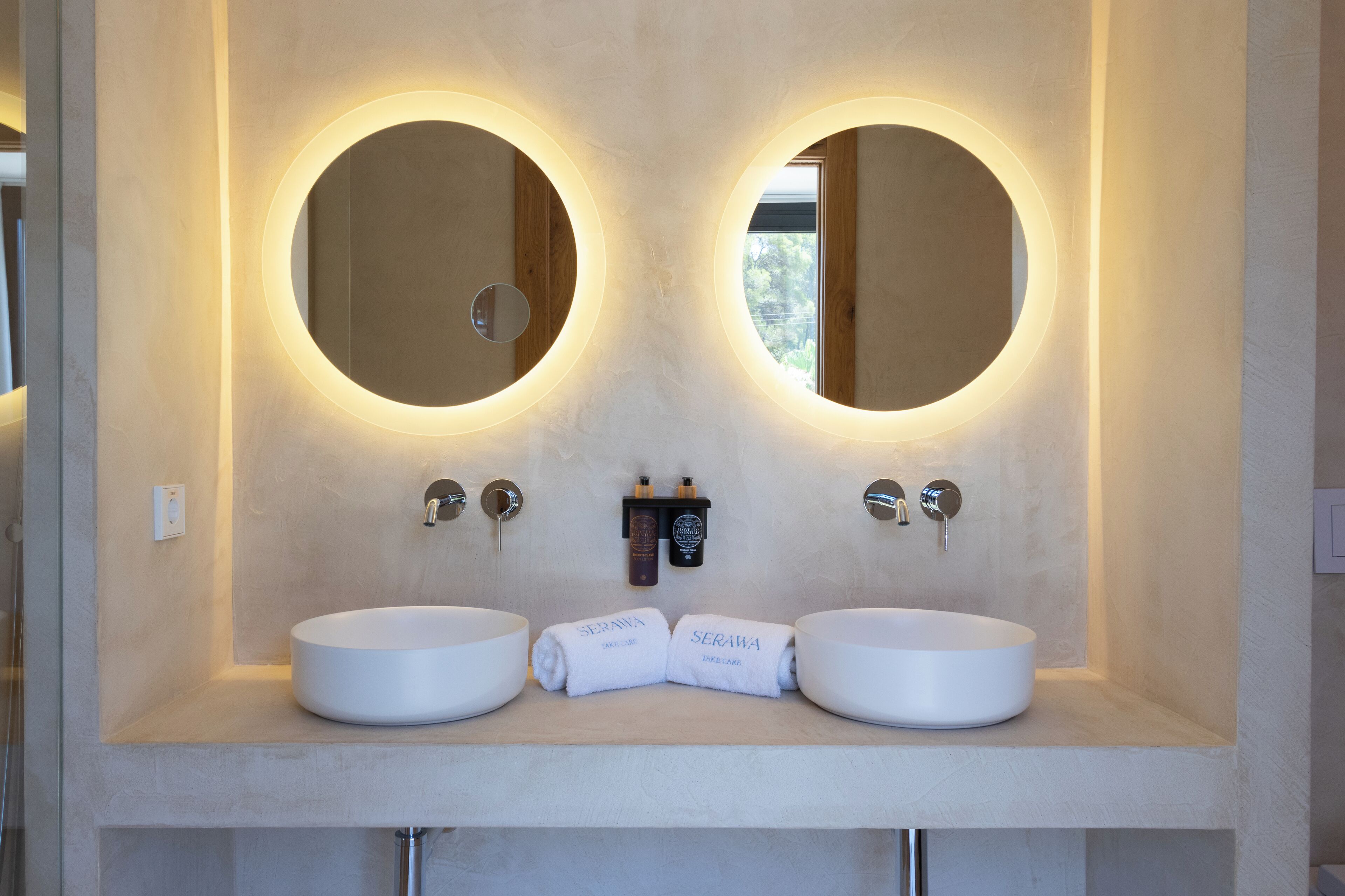 junior suite | bathroom | shower, rainfall showerhead, eco-friendly toiletries, hair dryer