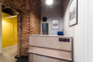 Check-in/check-out kiosk