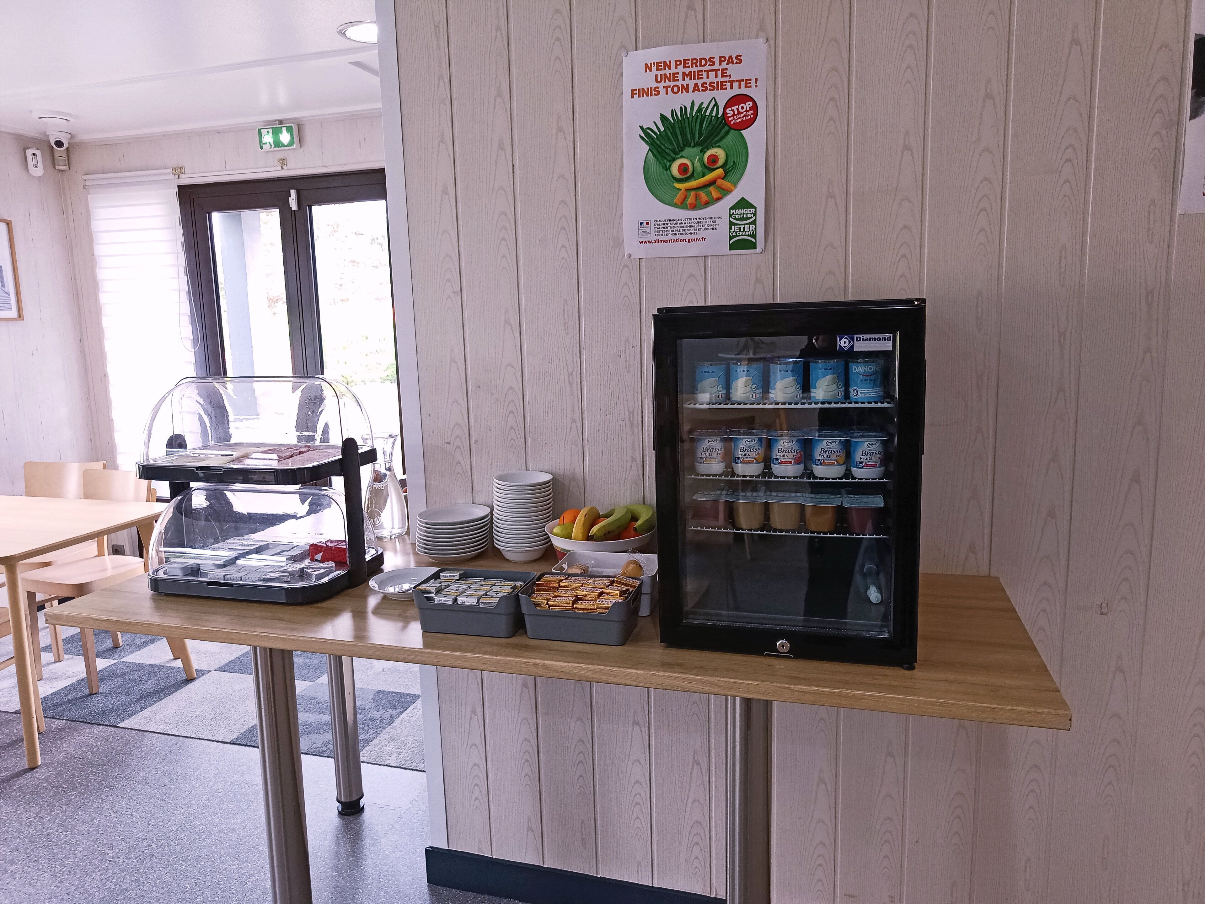 buffet breakfast on weekends (eur 10.90 per person)