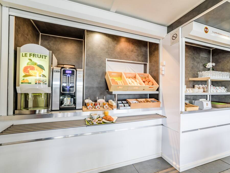 Café da manhã com buffet mediante uma taxa nos fins de semana