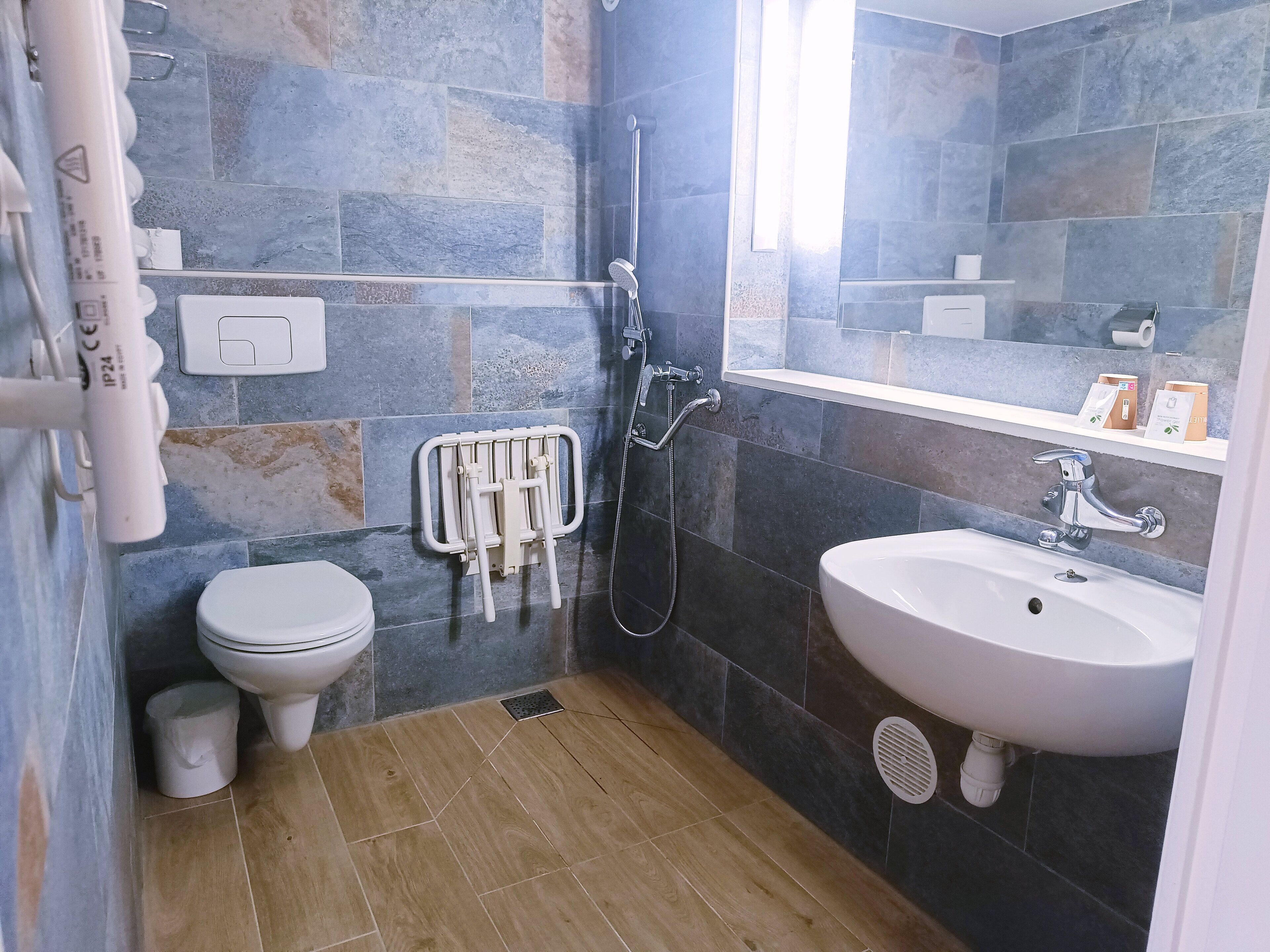 family room, multiple beds | bathroom | shower, hair dryer, towels