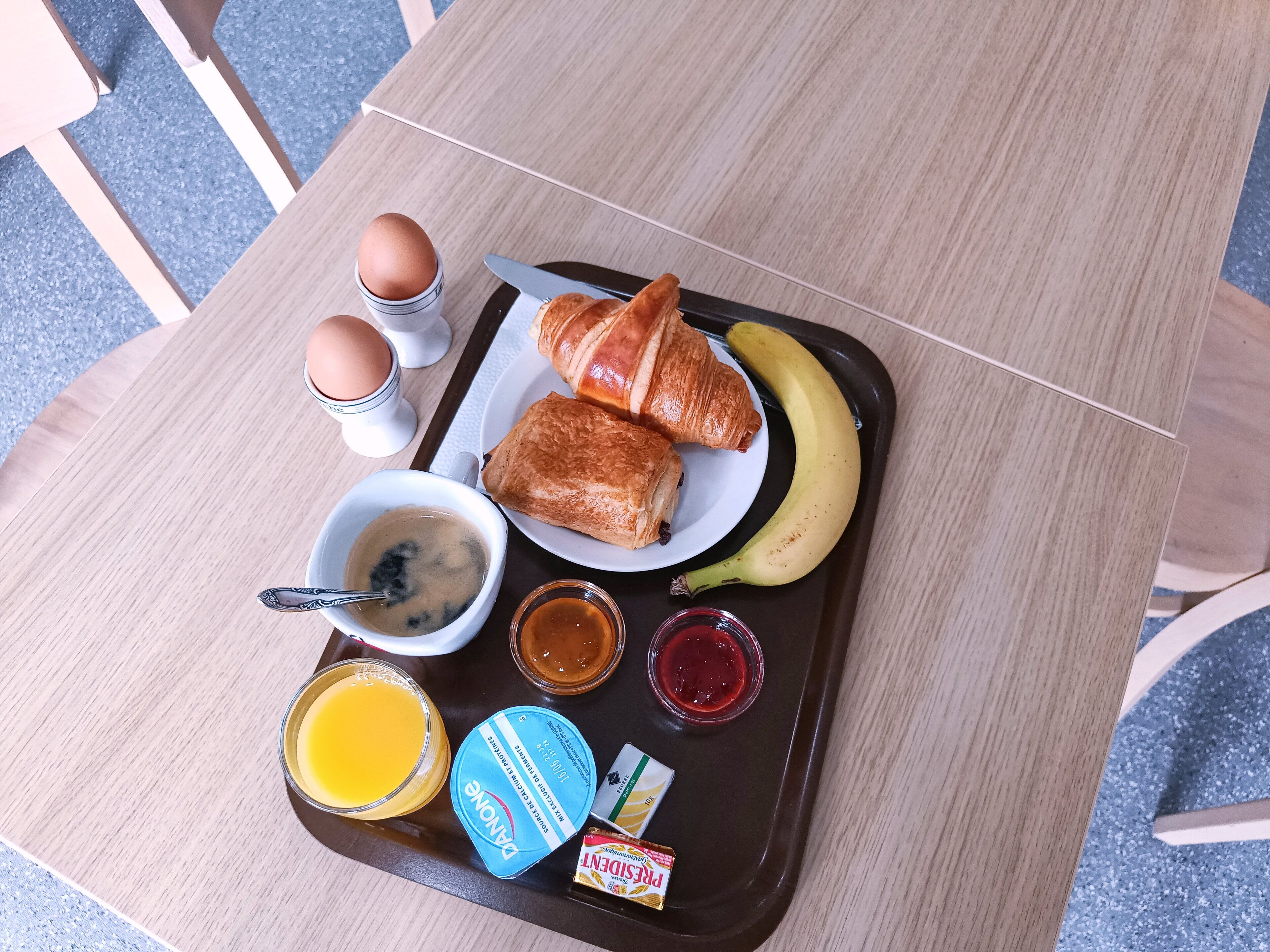 buffet breakfast on weekends (eur 10.90 per person)