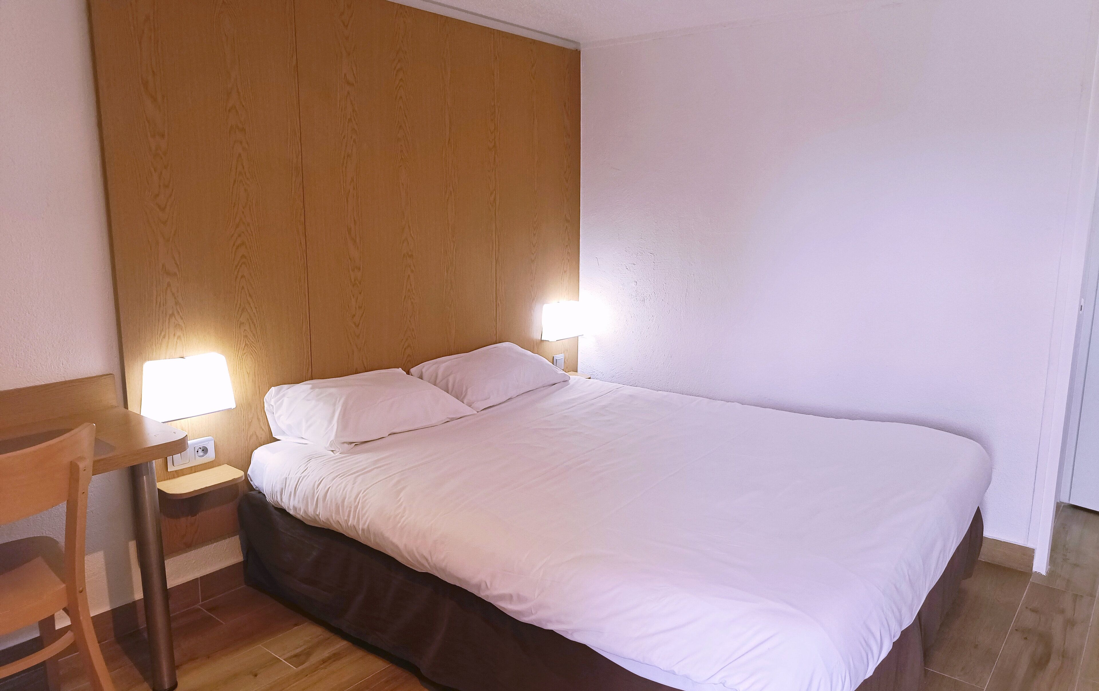 standard room, 1 double bed | desk, laptop workspace, blackout curtains, iron/ironing board