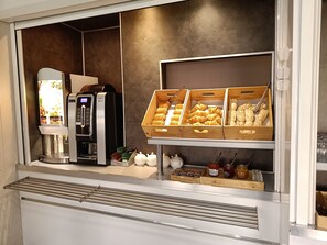 Desayuno buffet los fines de semana (EUR 10.90 por persona) 