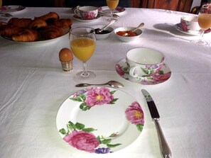 Bao gồm bữa sáng kiểu Âu hàng ngày 