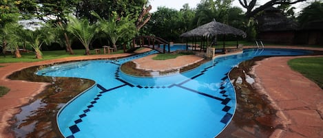 Kolam renang outdoor