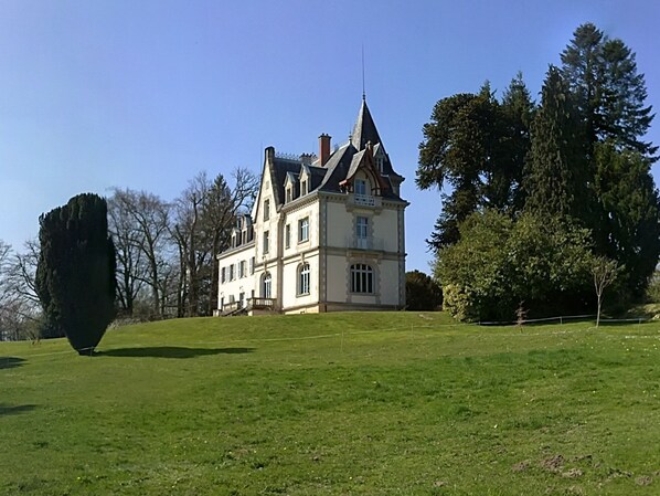 A large, historic building with a symmetrical facade, multiple chimneys, and a prominent tower. - Château de Saint-antoine (Bonnac-la-Côte)