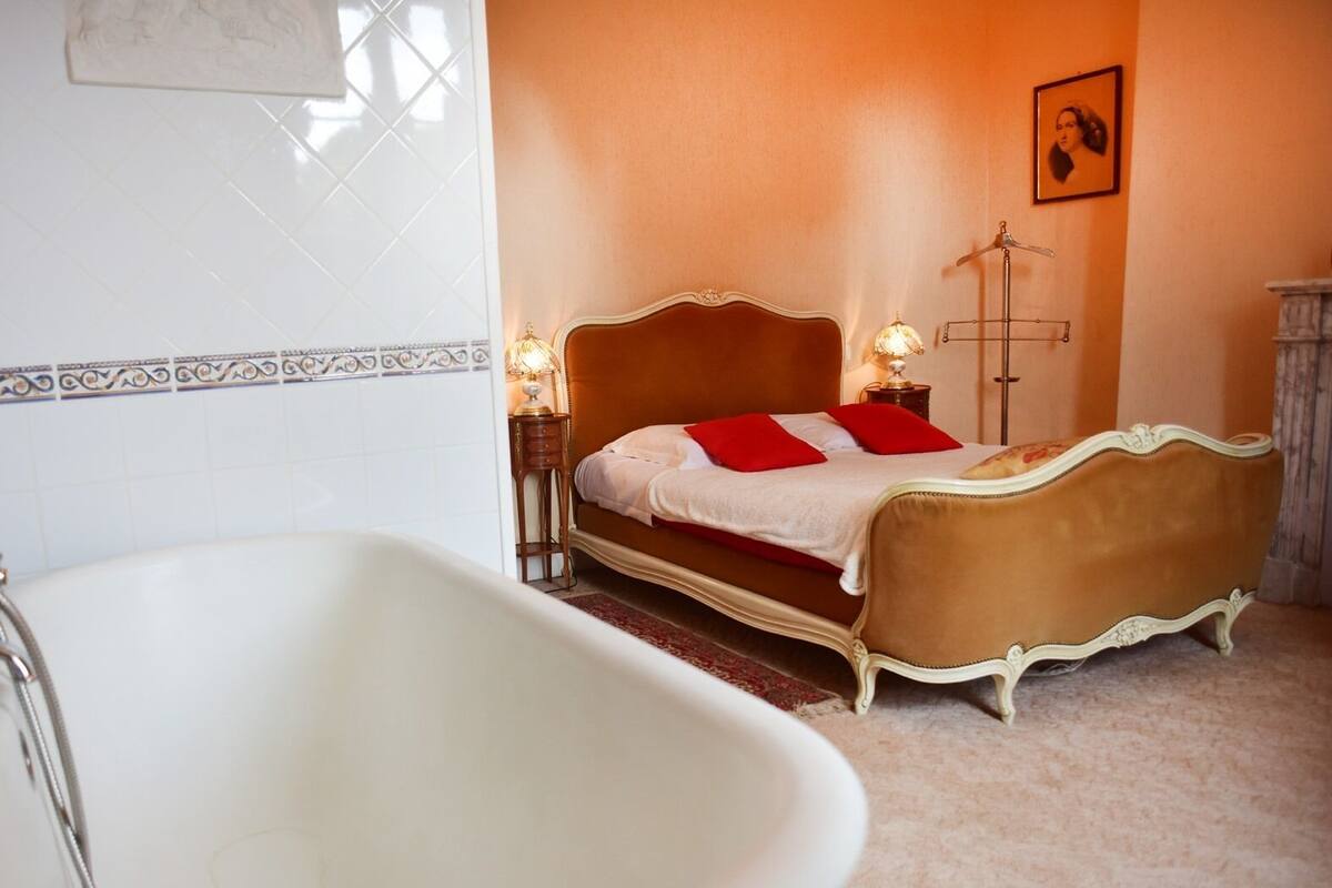 Classic Double Room, Courtyard View (Chambre Lion ) | Bathroom