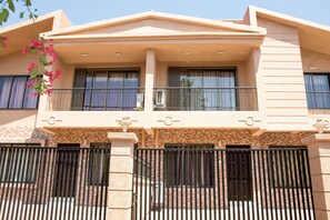 Fachada de la propiedad