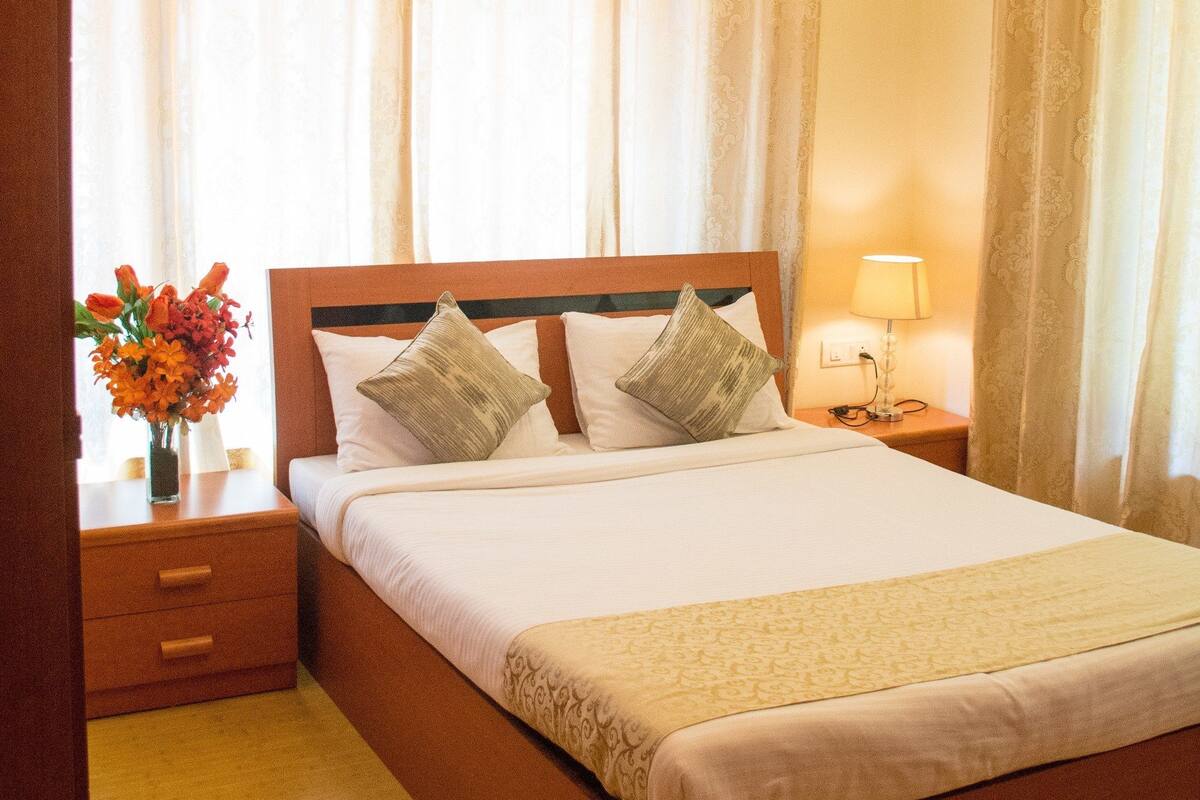 1 bedroom, in-room safe, desk, iron/ironing board