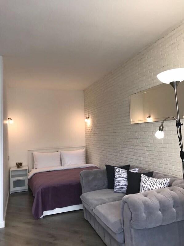 Studio | Bügeleisen/Bügelbrett, kostenlose Babybetten, kostenlose Zustellbetten