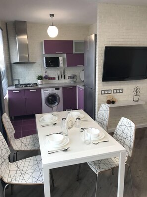 Studio | Eigene Küche | Kühlschrank, Mikrowelle, Herdplatte, Wasserkocher