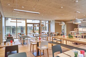 Colazione a buffet a pagamento, servita tutte le mattine 