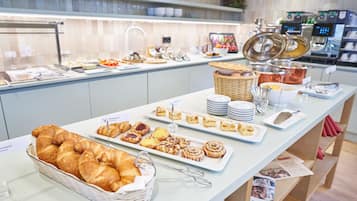 Daily buffet breakfast (EUR 17 per person)