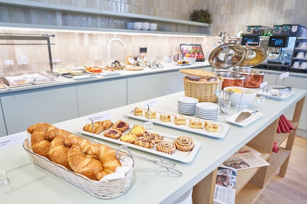 Daily buffet breakfast (EUR 17 per person)