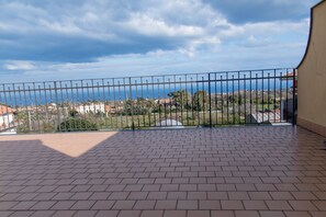 Family Suite, Terrace | Terrace/patio - Gli Ulivi dell'Etna (Acireale)