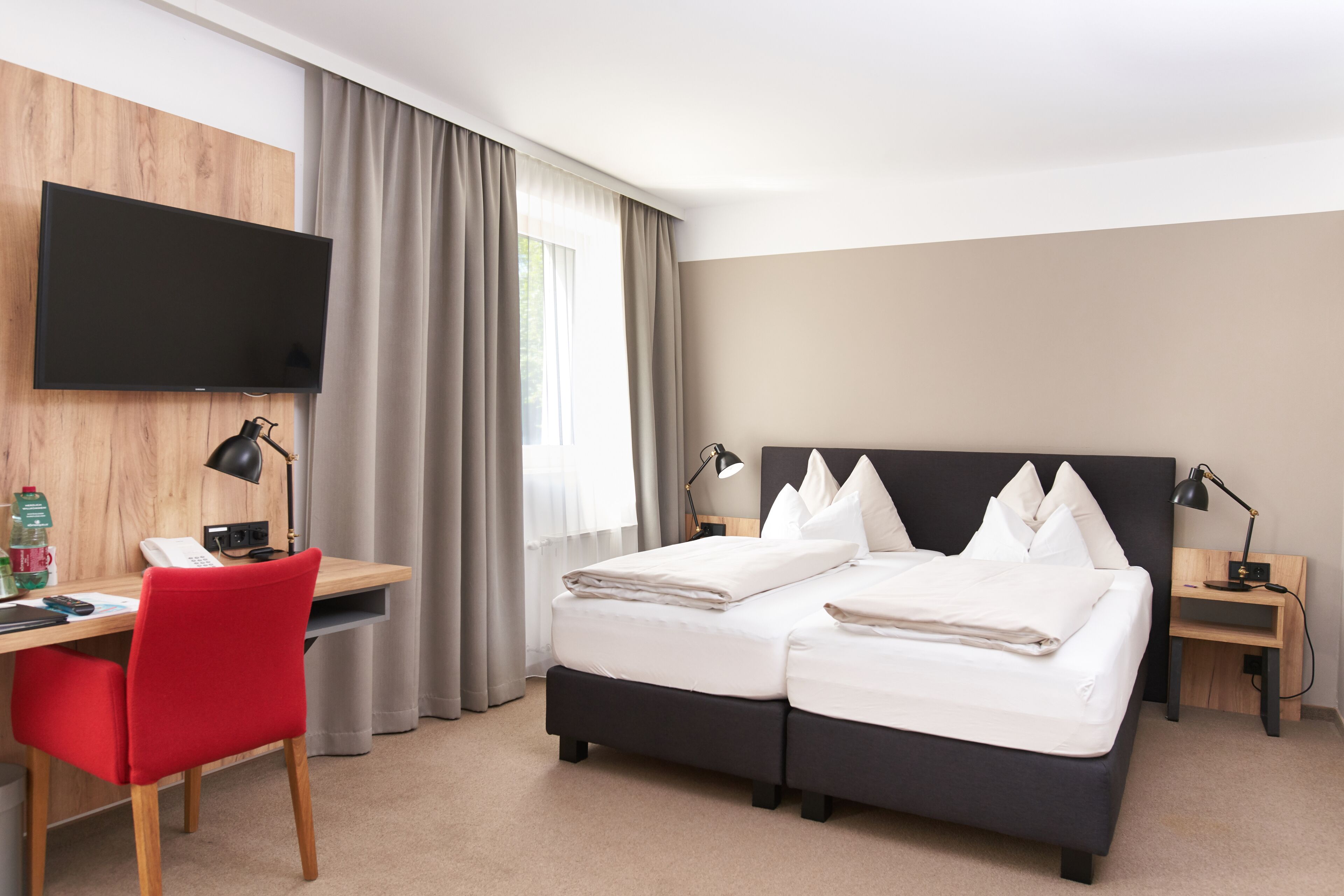 basic double room, 1 queen bed | hypo-allergenic bedding, desk, laptop workspace, soundproofing