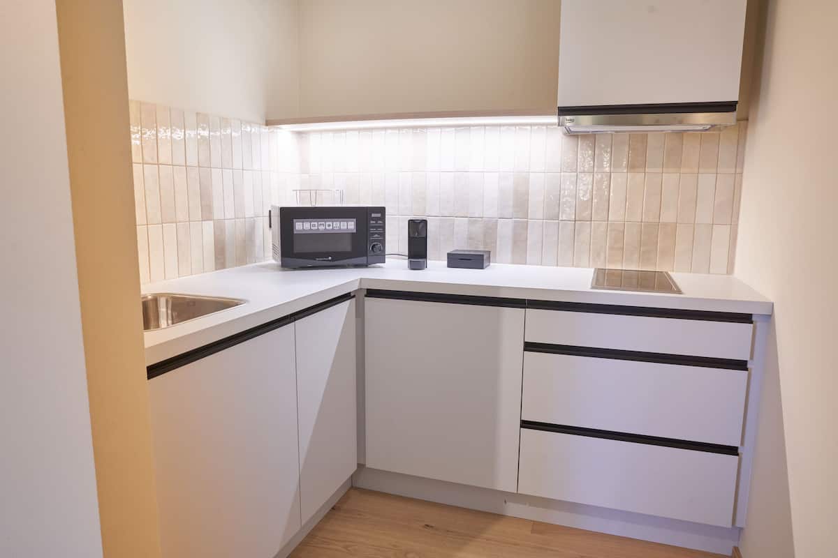 basic studio | private kitchen