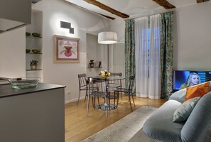 In-room safe, desk, soundproofing, free WiFi - Piazza Vittorio Suites (Turin)