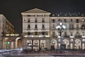 Front of property – evening/night - Piazza Vittorio Suites (Turin)