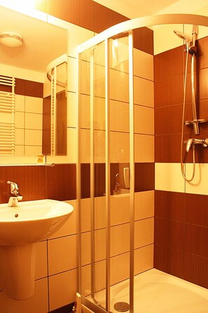 Deluxe Apartment, 2 Bedrooms (Slawomira 4 Street) | Bathroom