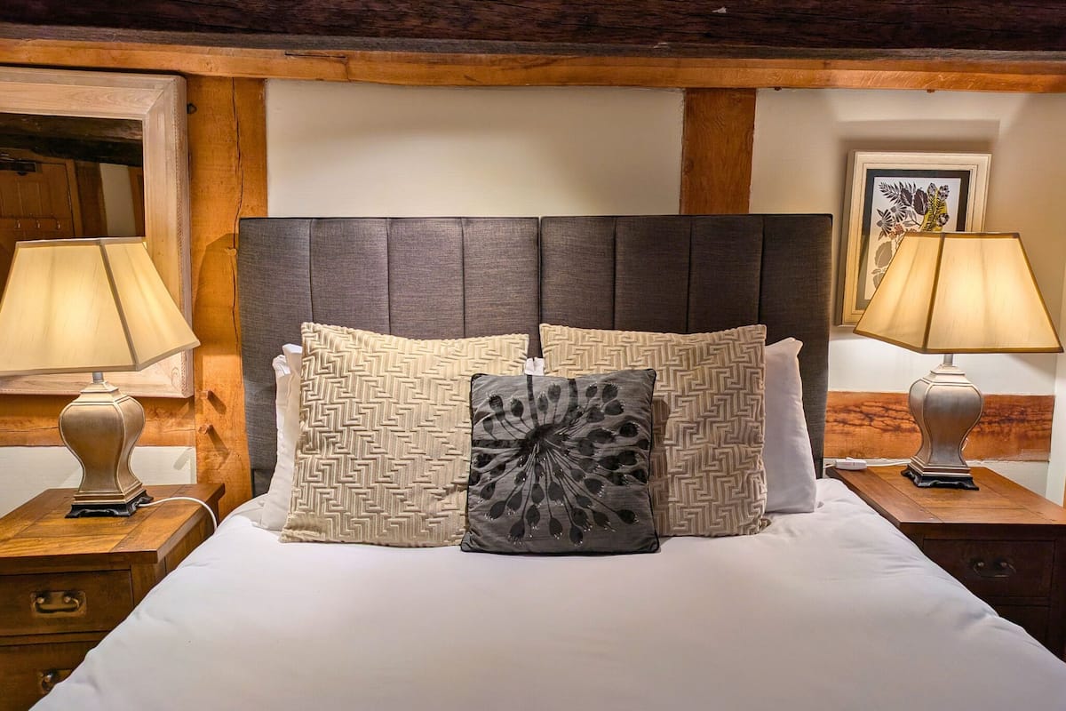 Habitación Deluxe con 1 cama matrimonial o 2 individuales, 1 cama King size (Dawn Run ) | Sábanas italianas Frette, ropa de cama de alta calidad y escritorio