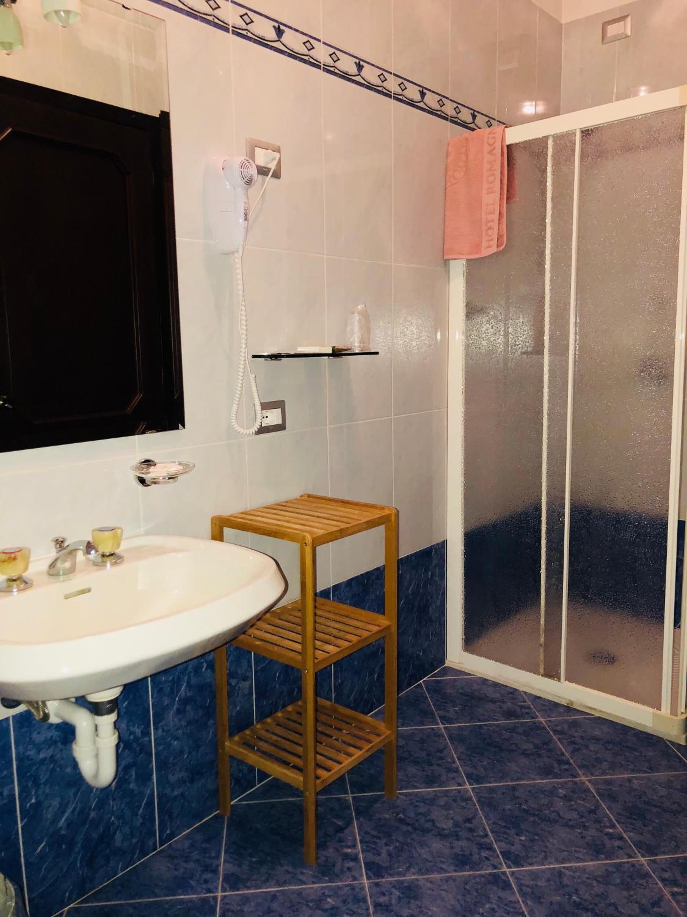 shower, free toiletries, hair dryer, bidet