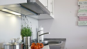 Private kitchen - Ferienwohnung Meerblick Lemkenhafen (Fehmarn)