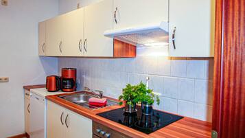 Réfrigérateur, four, lave-vaisselle, cafetiÚre/bouilloire