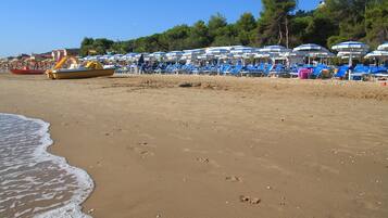 Spiaggia privata nelle vicinanze, sabbia bianca, lettini da mare