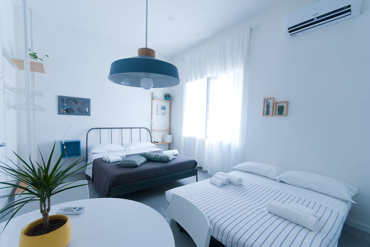 Deluxe Room, Kitchen | Desk, free cots/infant beds, free WiFi, bed sheets